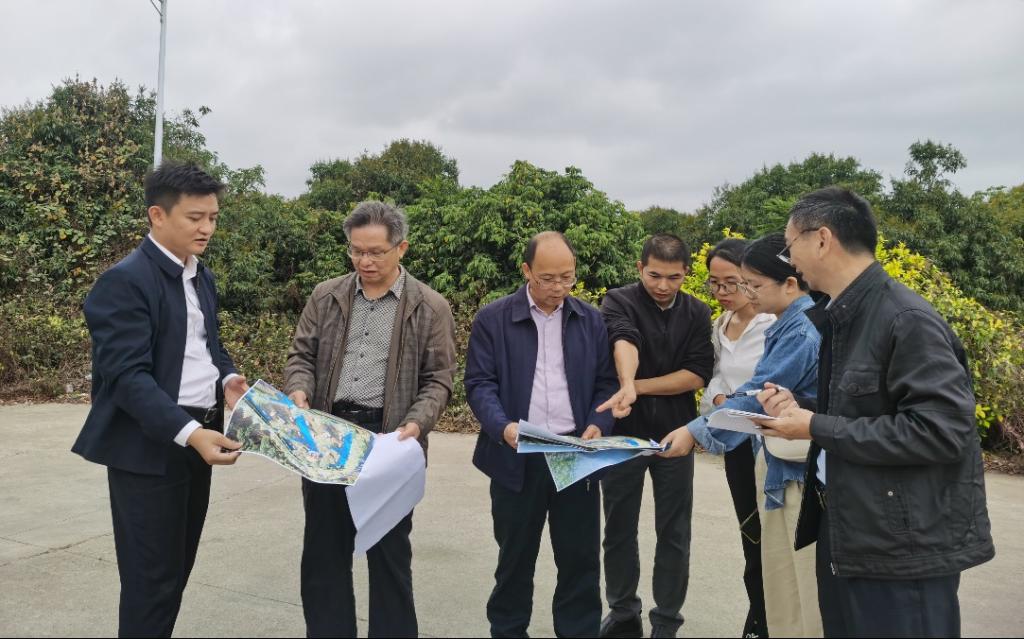 学院党委书记林业强率队赴电白区林头镇章班村开展乡村绿化指导工作